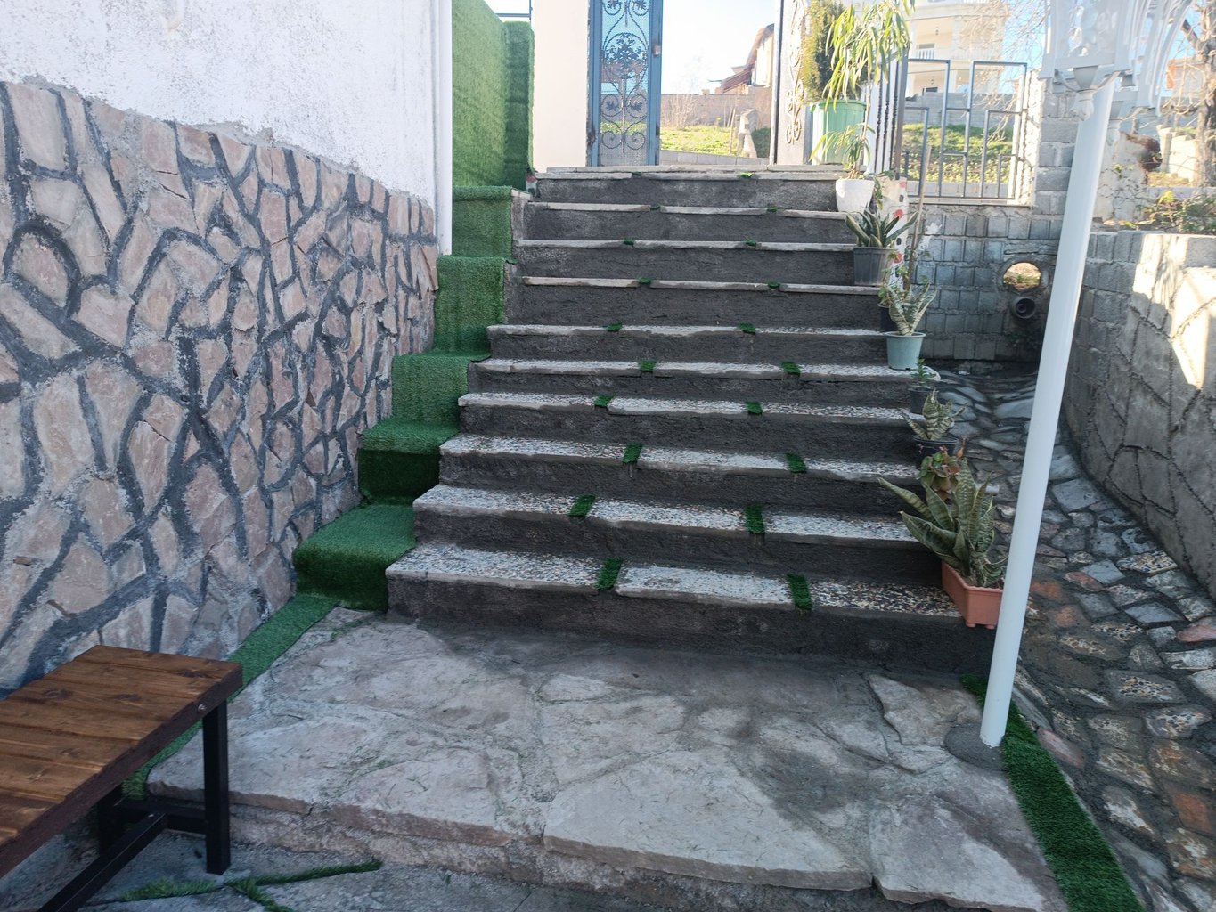 کلبه یک خوابه سوئیسی ماه