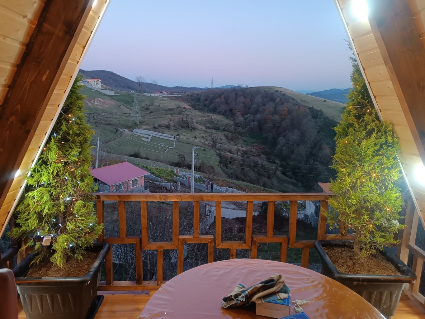 کلبه یک خوابه سوئیسی ماه